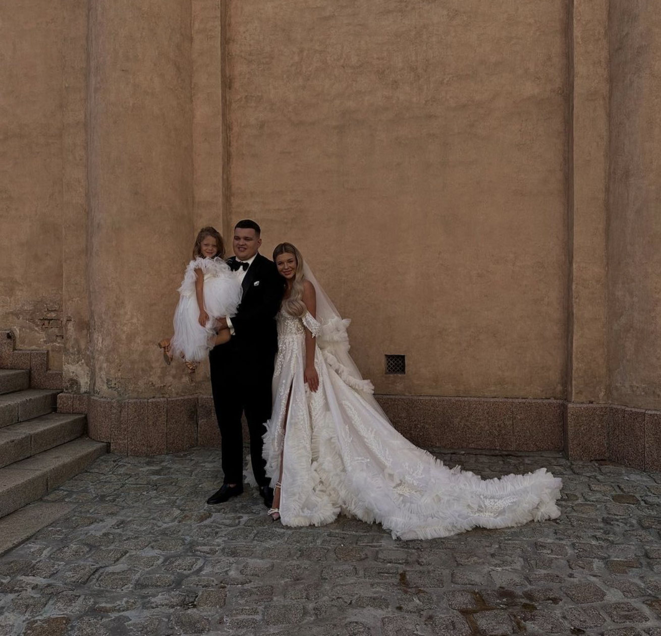 Украинская блогерша-миллионница окрестила сына: трогательные фото таинства